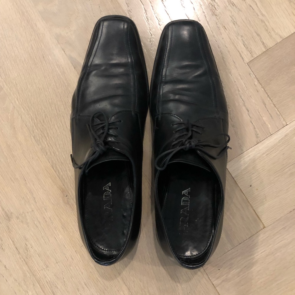Prada Men’s black leather Oxford shoes